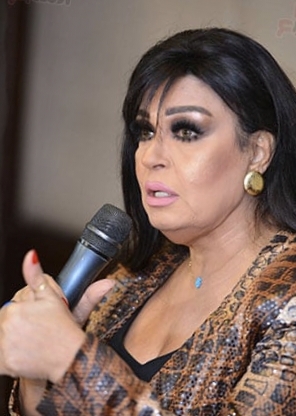 "حادث مفاجئ داخل منزل فيفي عبده.. كسر في القدم ورسالة مؤثرة تشعل مواقع التواصل".